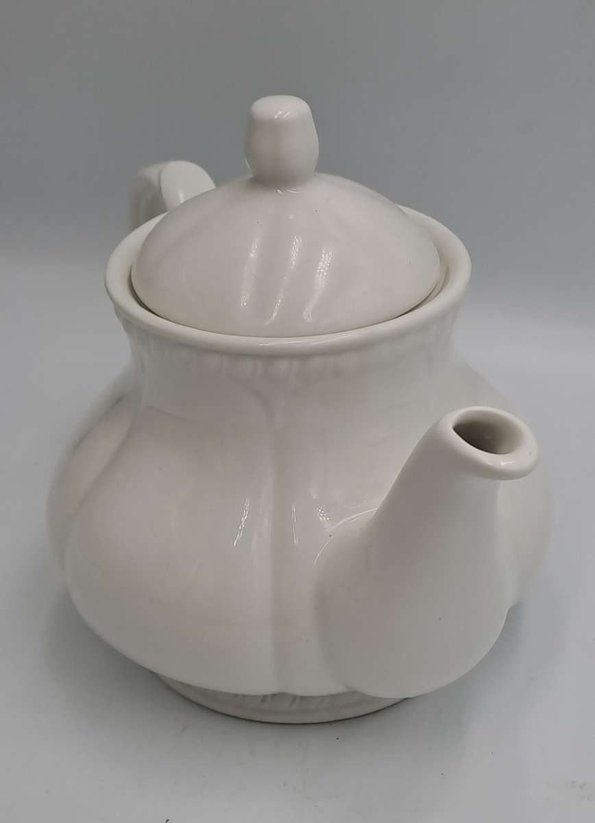 Vintage Churchill English Porcelain Tea Pot 600ml