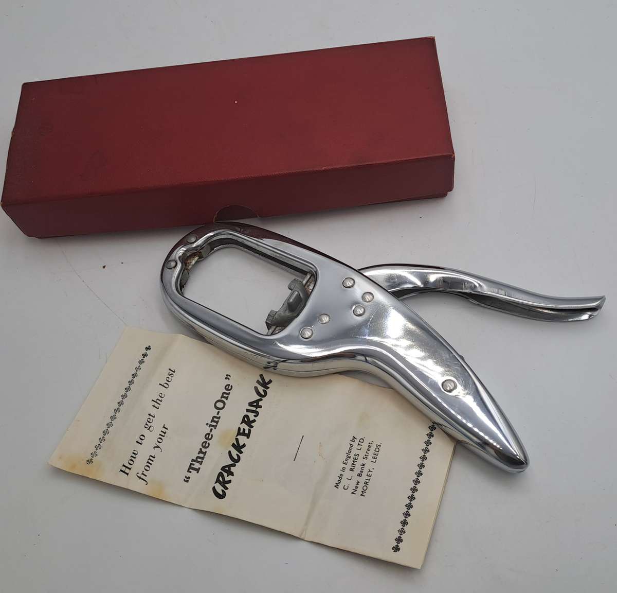 Vintage 1960 Three-in-One CRACKERJACK Nut-Ice-Crab-Lobster cracker -Made in England -Boxed -Unused