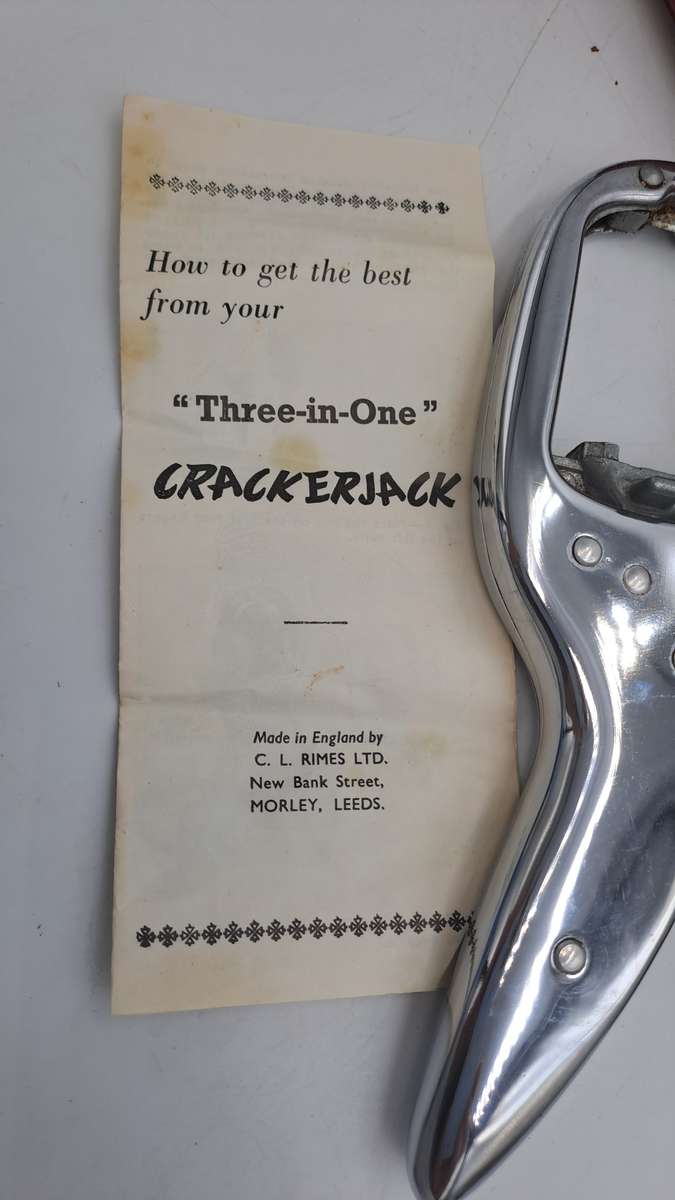 Vintage 1960 Three-in-One CRACKERJACK Nut-Ice-Crab-Lobster cracker -Made in England -Boxed -Unused