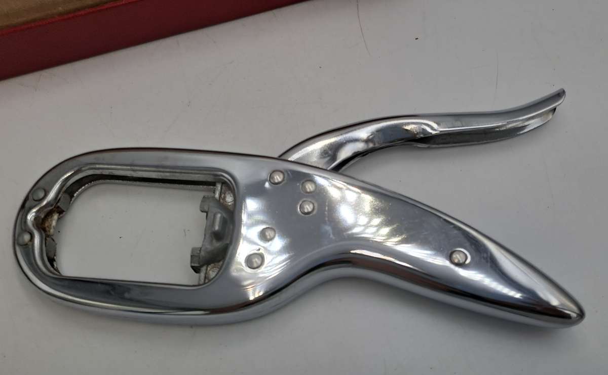 Vintage 1960 Three-in-One CRACKERJACK Nut-Ice-Crab-Lobster cracker -Made in England -Boxed -Unused