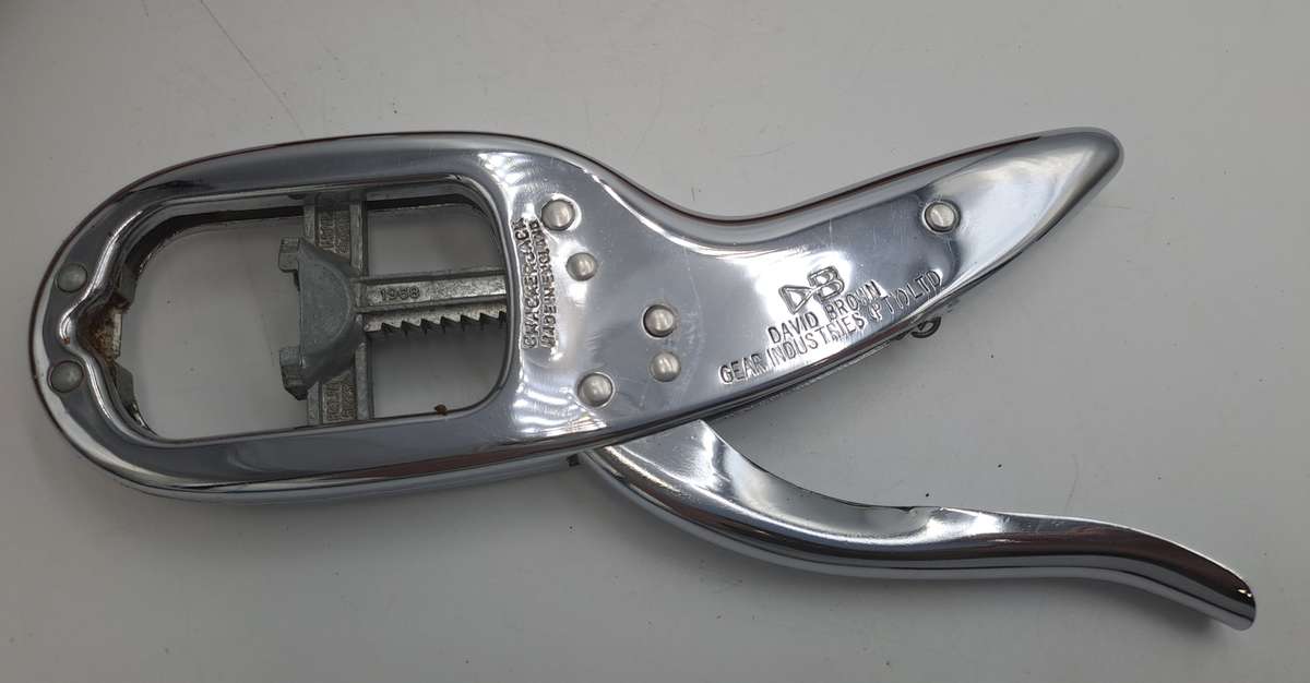 Vintage 1960 Three-in-One CRACKERJACK Nut-Ice-Crab-Lobster cracker -Made in England -Boxed -Unused