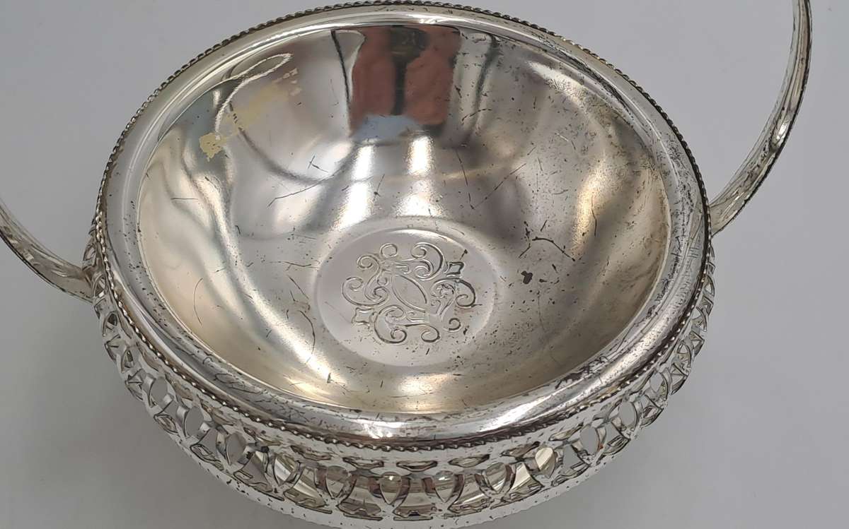 Silver Plated Bon Bon Dish with Handle 15,5cm x 12,5cm