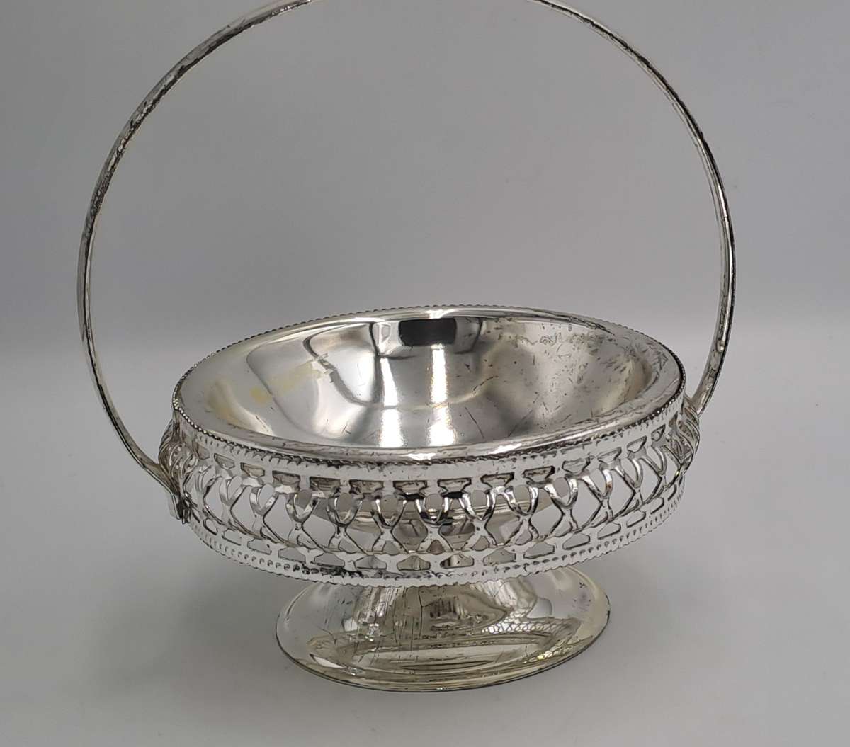 Silver Plated Bon Bon Dish with Handle 15,5cm x 12,5cm