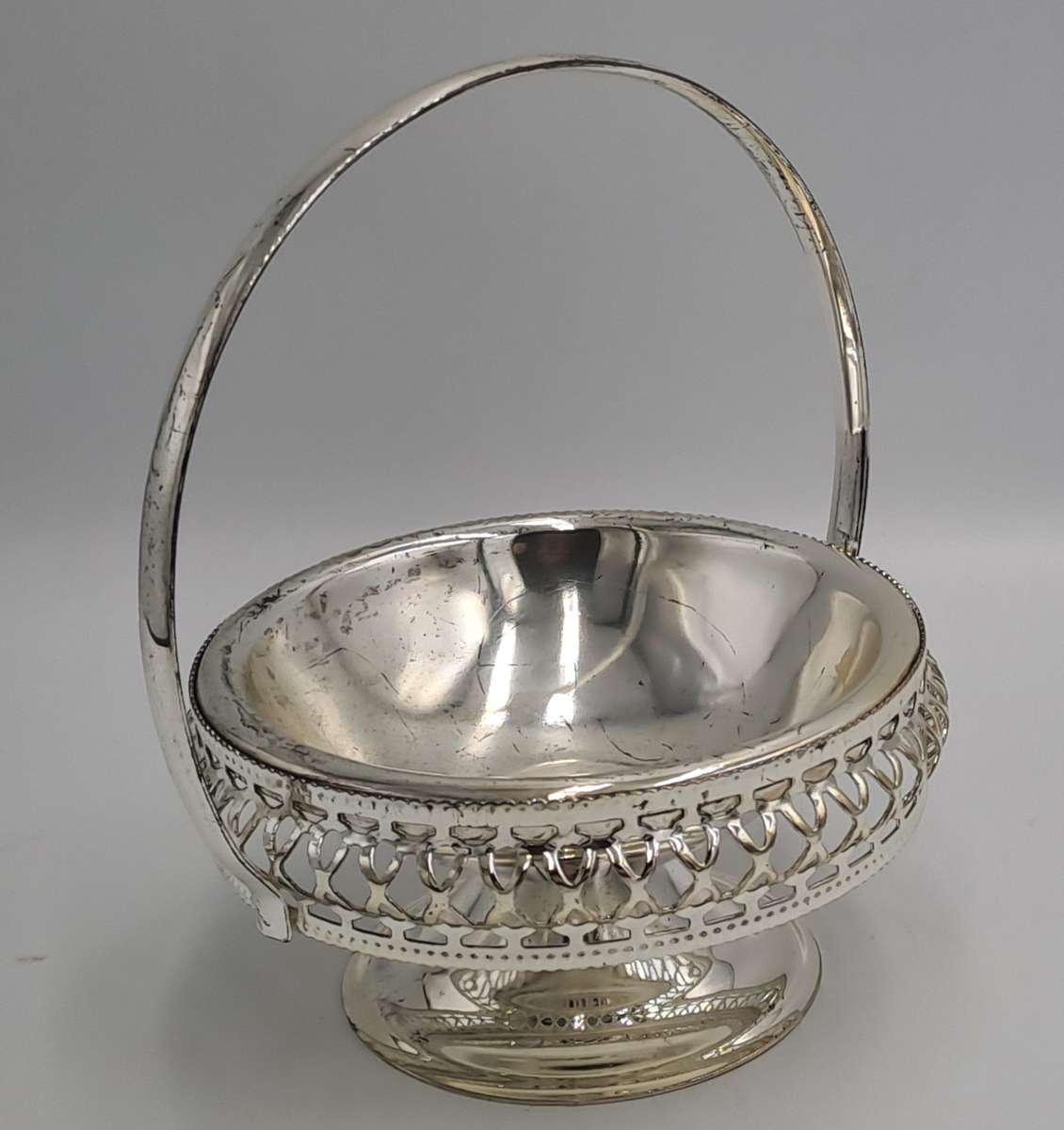 Silver Plated Bon Bon Dish with Handle 15,5cm x 12,5cm
