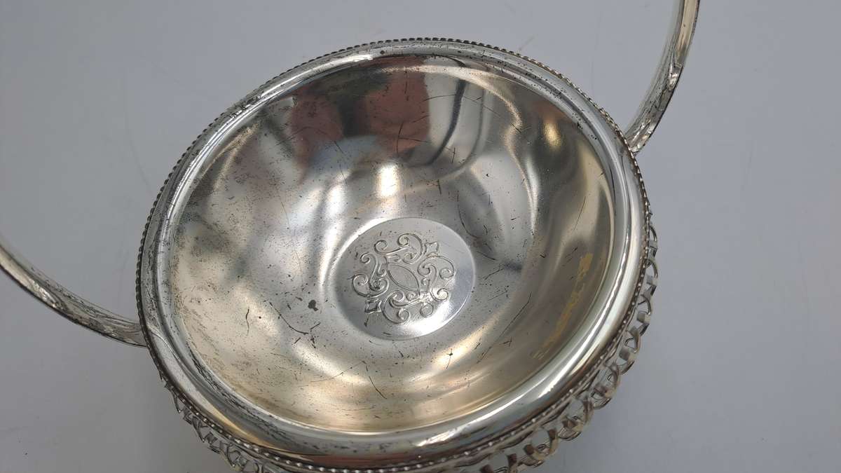 Silver Plated Bon Bon Dish with Handle 15,5cm x 12,5cm