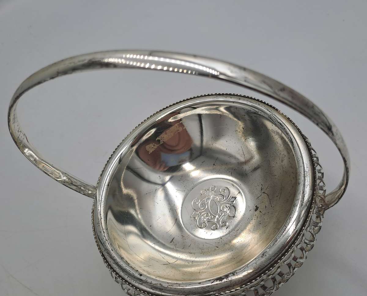 Silver Plated Bon Bon Dish with Handle 15,5cm x 12,5cm