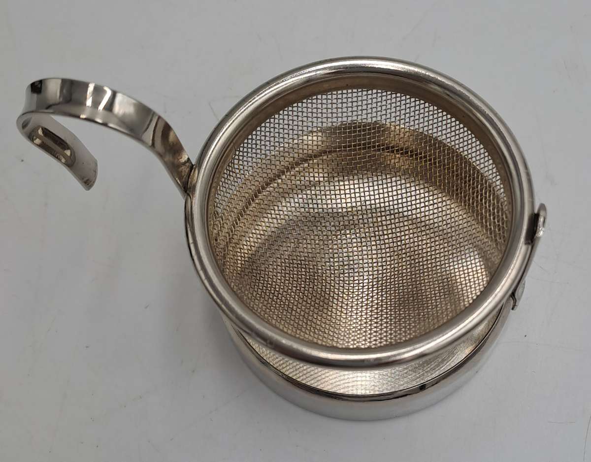 Silver Plated De-Lux Tea Strainer with tray -Boxed -5,1cm (H) x 6cm x 8cm