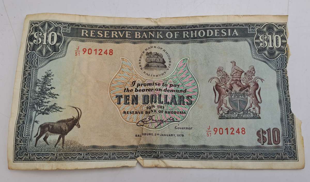 Rhodesia 1979 -10 Dollars Circulated - Bird Watermark- See Condition