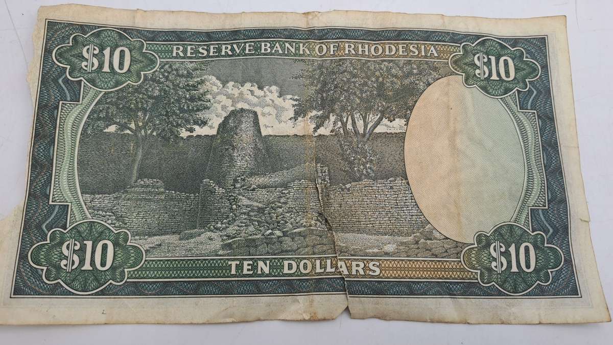 Rhodesia 1979 -10 Dollars Circulated - Bird Watermark- See Condition