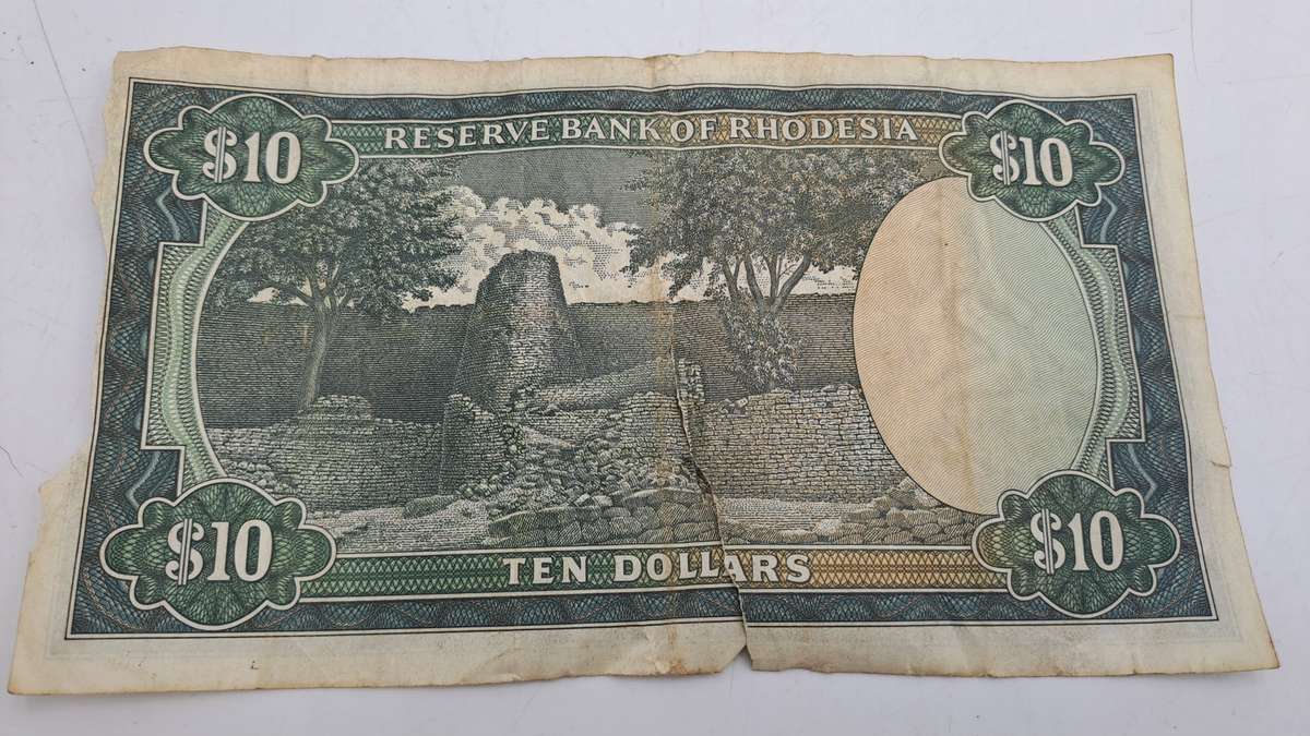 Rhodesia 1979 -10 Dollars Circulated - Bird Watermark- See Condition