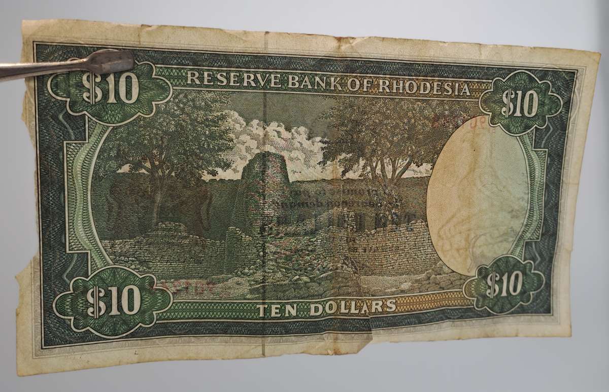 Rhodesia 1979 -10 Dollars Circulated - Bird Watermark- See Condition
