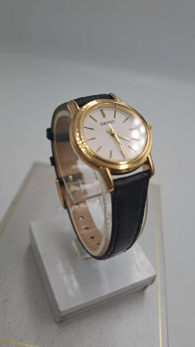 Pre-Owned Vintage 1980's Ladies Seiko Quartz V701-2J80 R1 Watch -Working