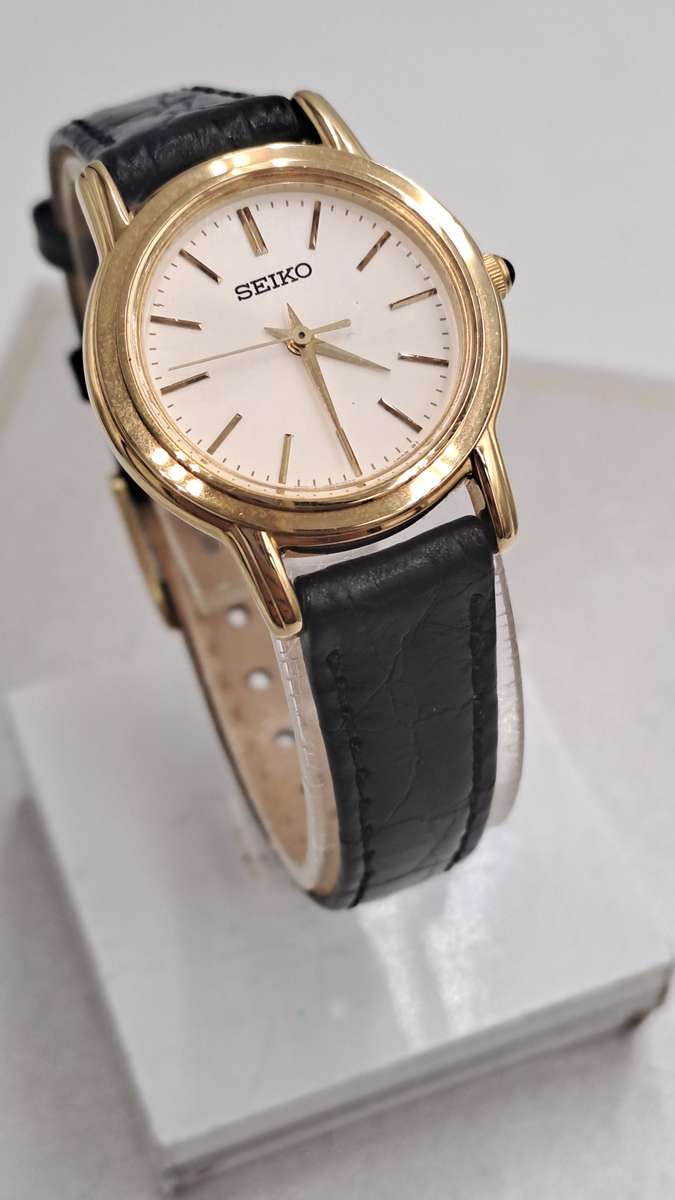 Pre-Owned Vintage 1980's Ladies Seiko Quartz V701-2J80 R1 Watch -Working