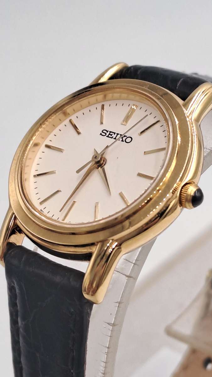 Pre-Owned Vintage 1980's Ladies Seiko Quartz V701-2J80 R1 Watch -Working