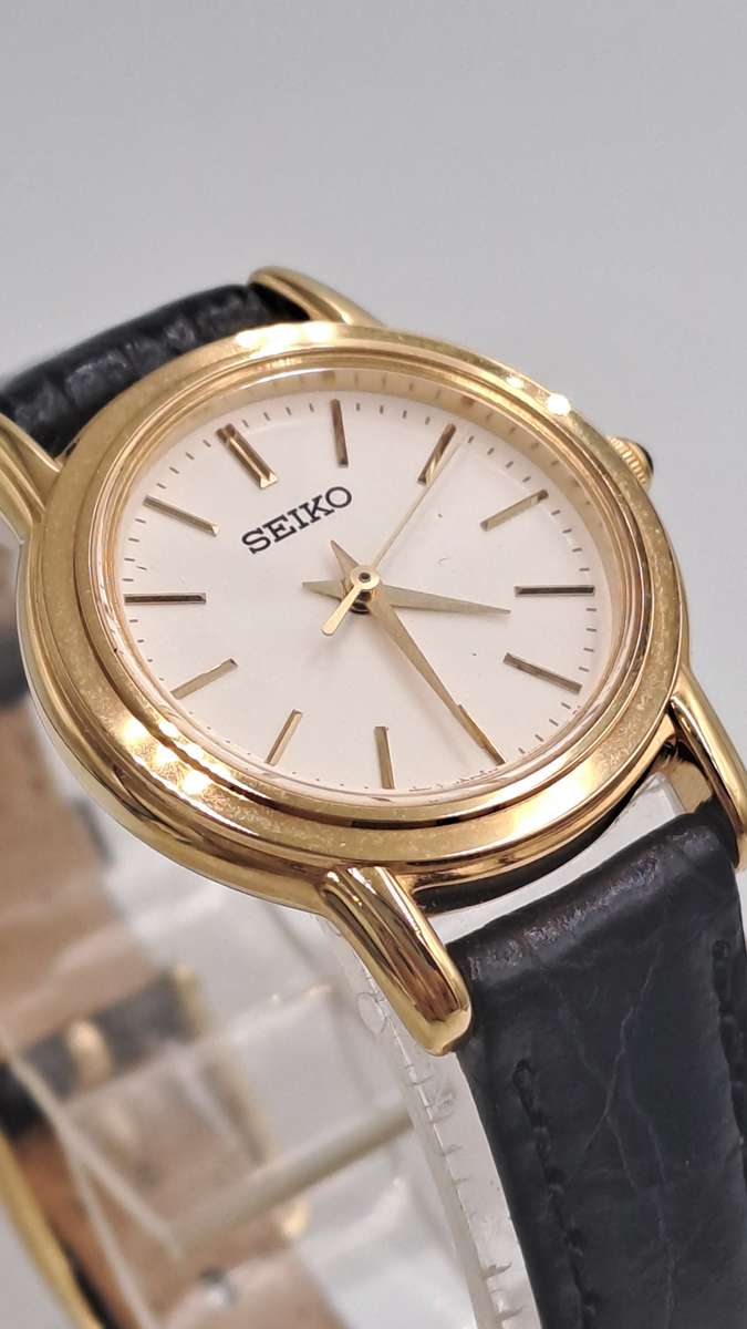 Pre-Owned Vintage 1980's Ladies Seiko Quartz V701-2J80 R1 Watch -Working