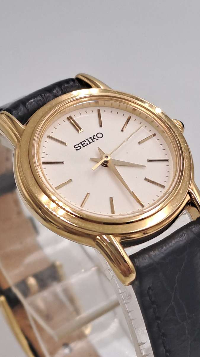 Pre-Owned Vintage 1980's Ladies Seiko Quartz V701-2J80 R1 Watch -Working