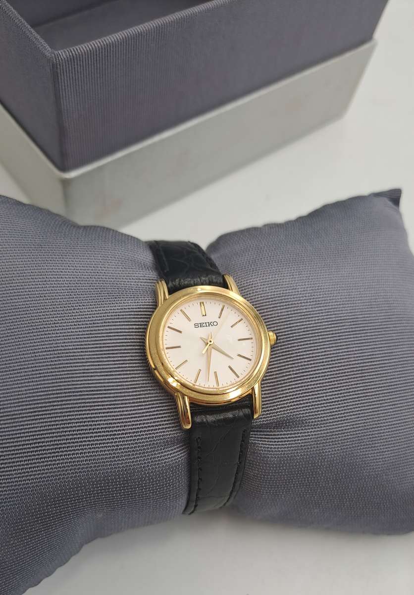 Pre-Owned Vintage 1980's Ladies Seiko Quartz V701-2J80 R1 Watch -Working