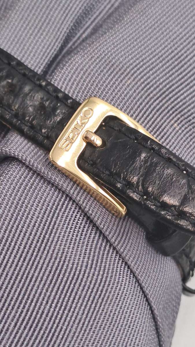 Pre-Owned Vintage 1980's Ladies Seiko Quartz V701-2J80 R1 Watch -Working