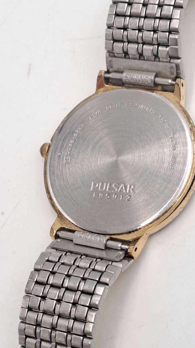 Pre-Owned Gold Tone Pulsar V320-9800 Quartz watch -Working
