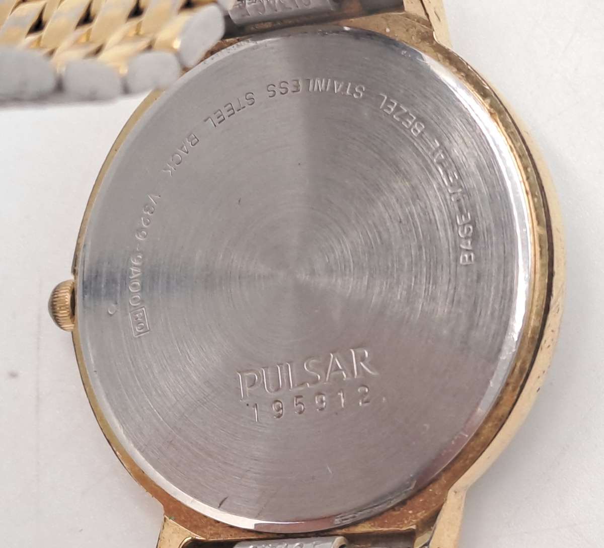 Pre-Owned Gold Tone Pulsar V320-9800 Quartz watch -Working