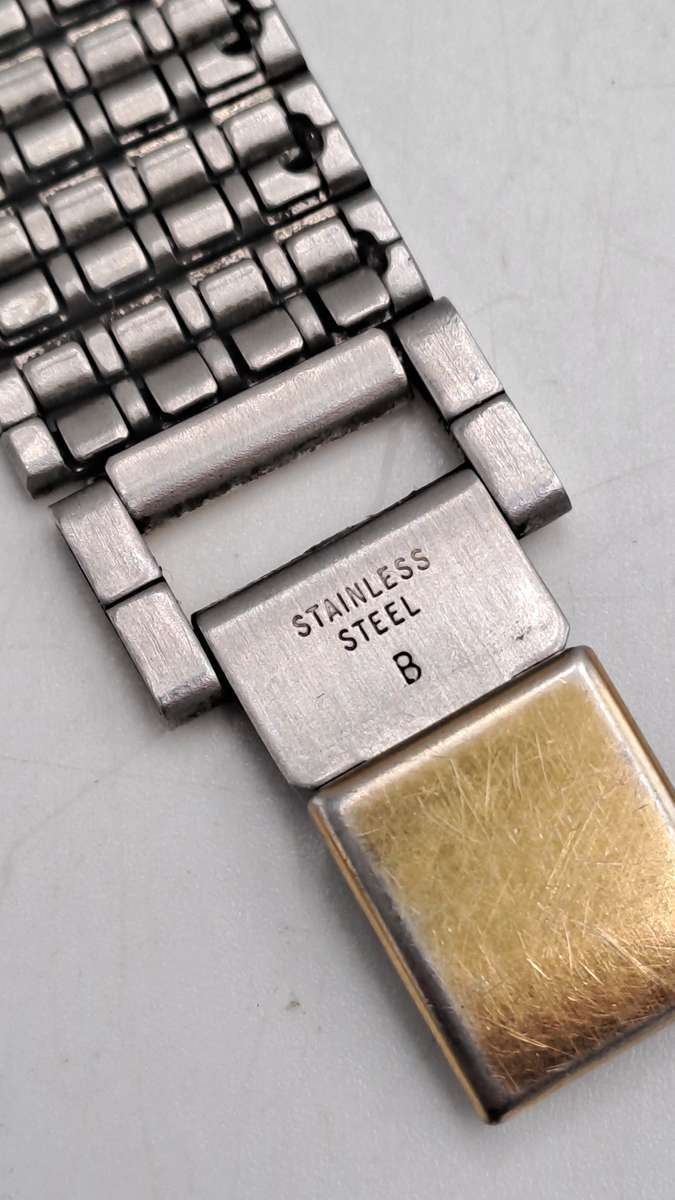 Pre-Owned Gold Tone Pulsar V320-9800 Quartz watch -Working