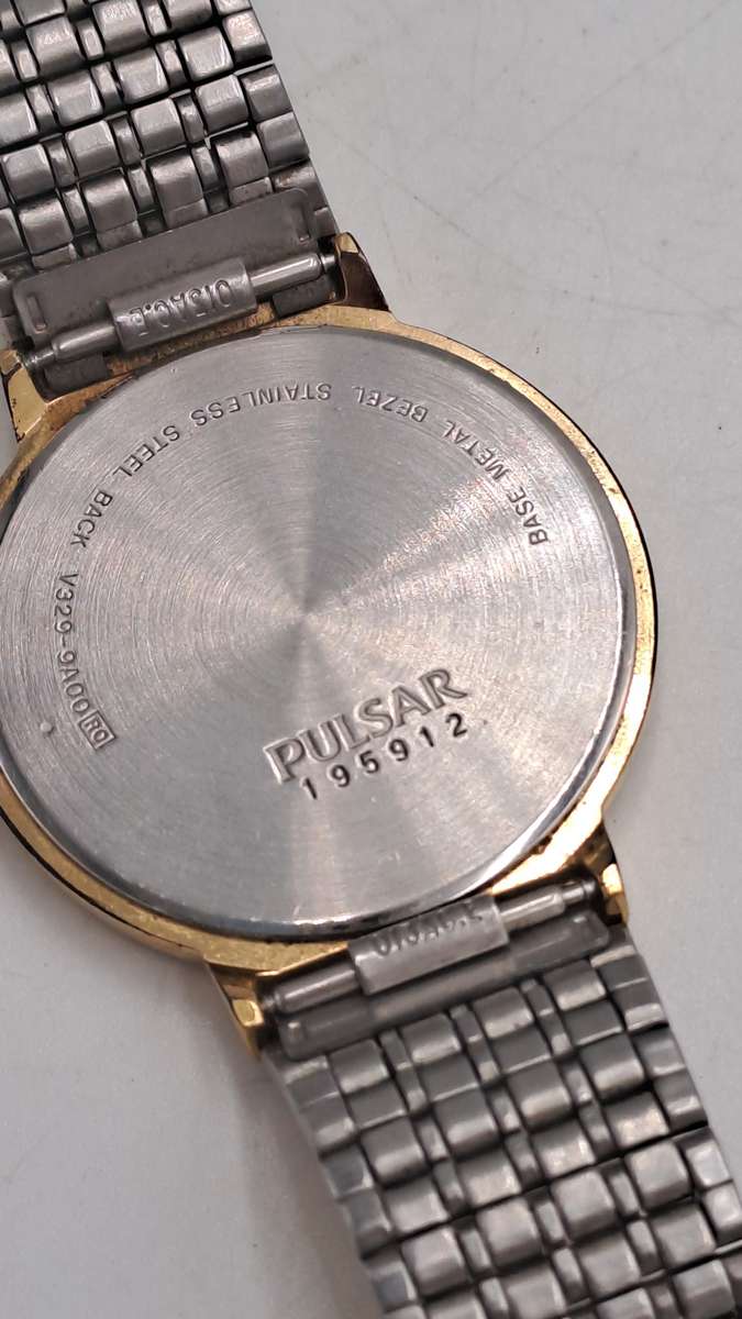 Pre-Owned Gold Tone Pulsar V320-9800 Quartz watch -Working