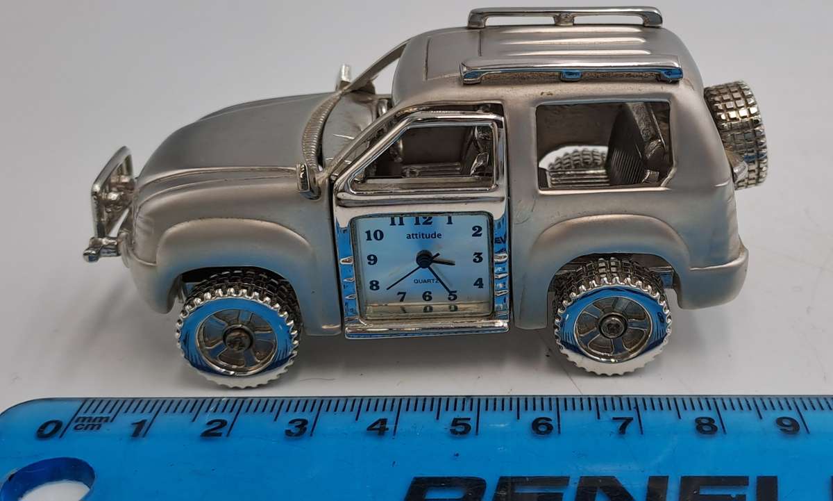 All metal Cosmo 201305 Table clock Jeep Model Quarts Watch-Paperweight