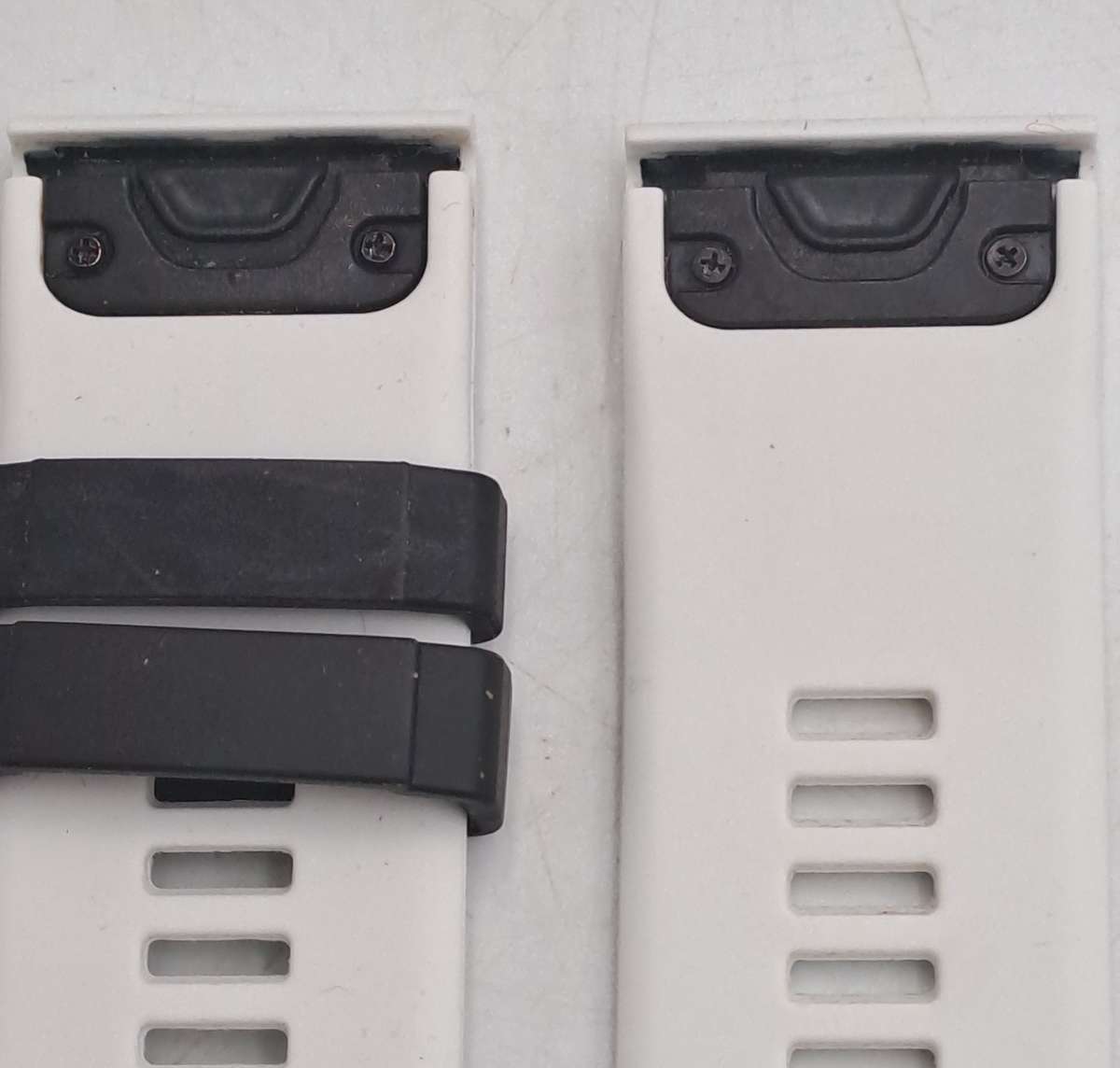 New 26mm White Silicone Quick fit Band for Garmin Fenix-Tactix-enduro-(see compatibility )