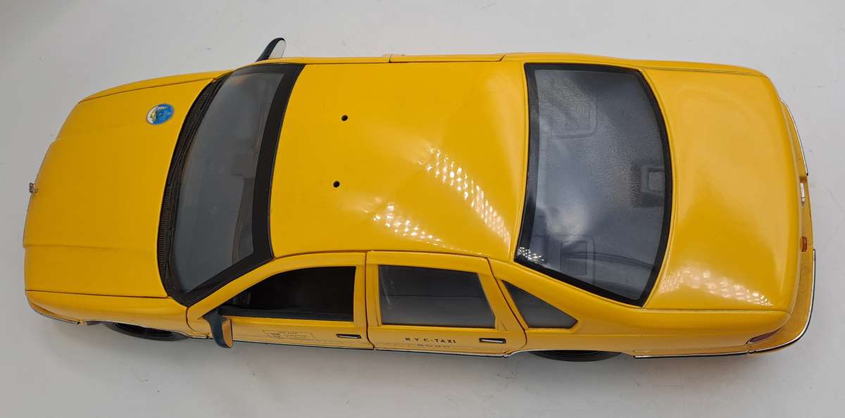 Pre-owned 1990's NYC New York City Taxi 1:18 Die Cast UT Model -roof Taxy sign missing