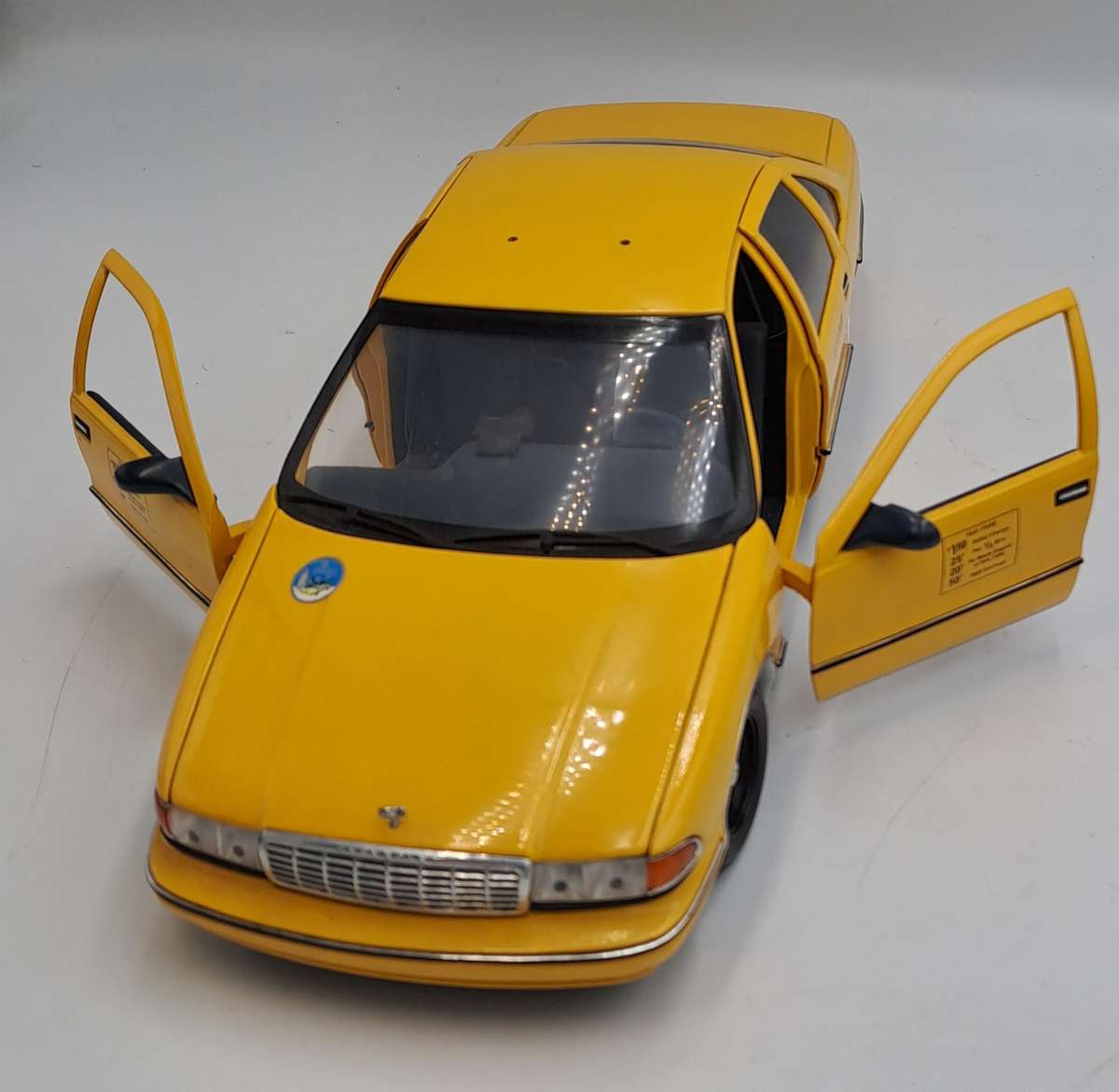 Pre-owned 1990's NYC New York City Taxi 1:18 Die Cast UT Model -roof Taxy sign missing