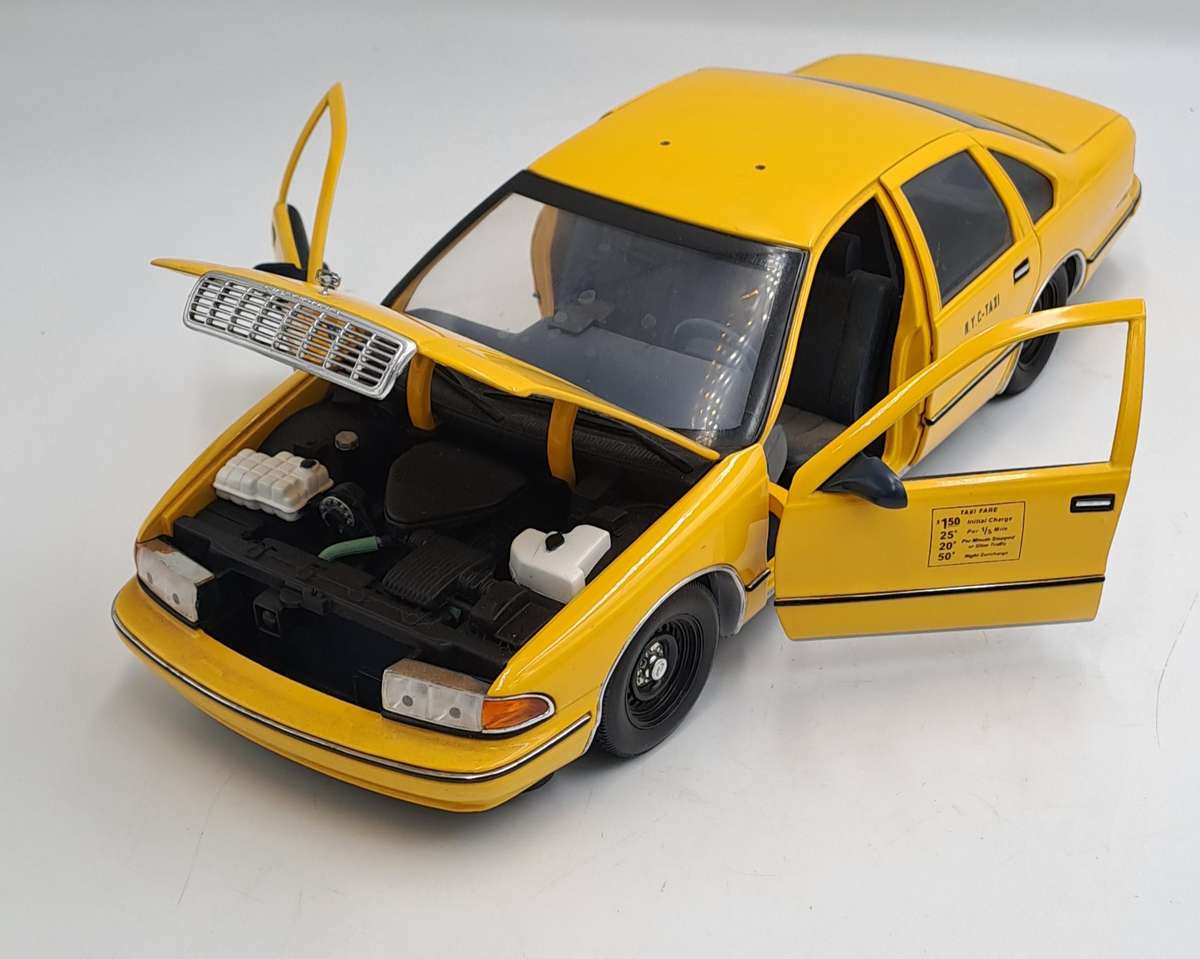 Pre-owned 1990's NYC New York City Taxi 1:18 Die Cast UT Model -roof Taxy sign missing