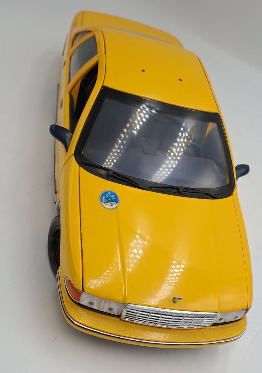 Pre-owned 1990's NYC New York City Taxi 1:18 Die Cast UT Model -roof Taxy sign missing