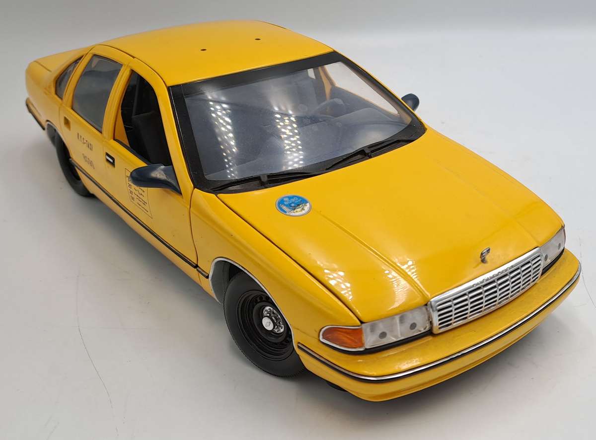 Pre-owned 1990's NYC New York City Taxi 1:18 Die Cast UT Model -roof Taxy sign missing