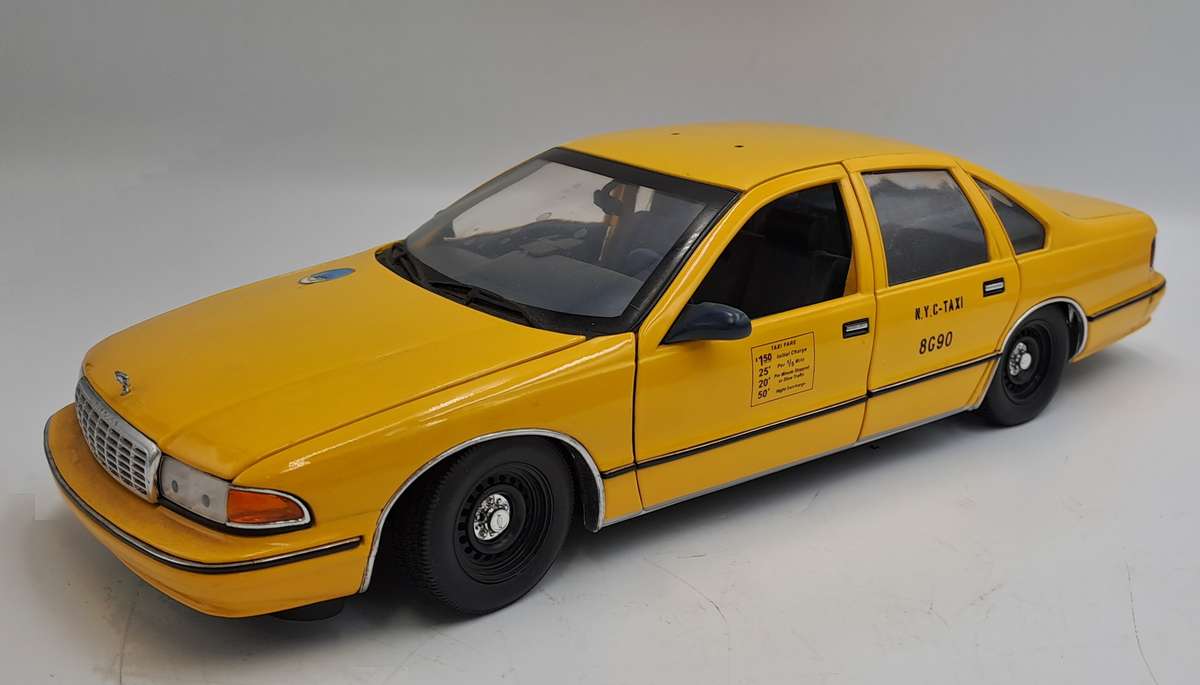 Pre-owned 1990's NYC New York City Taxi 1:18 Die Cast UT Model -roof Taxy sign missing