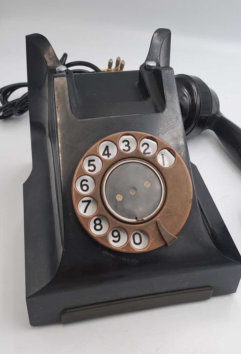 1940-1950'S Bakelite Telephone with cords and plug