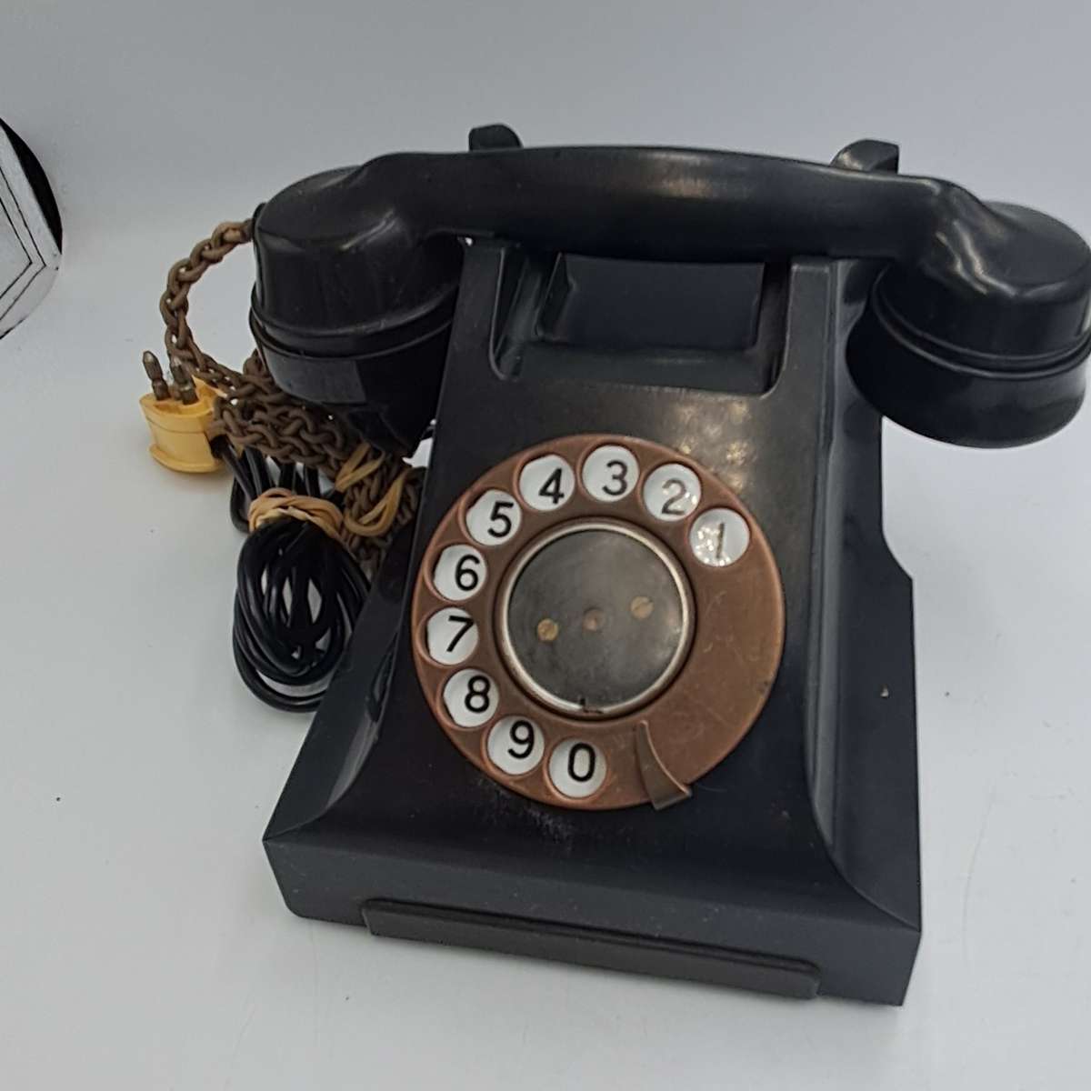 1940-1950'S Bakelite Telephone with cords and plug