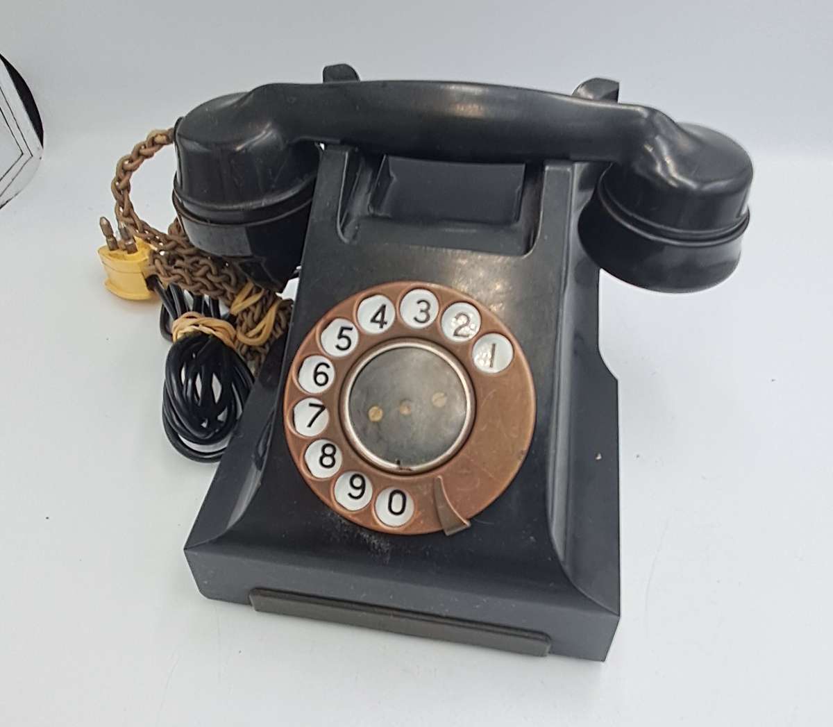 1940-1950'S Bakelite Telephone with cords and plug