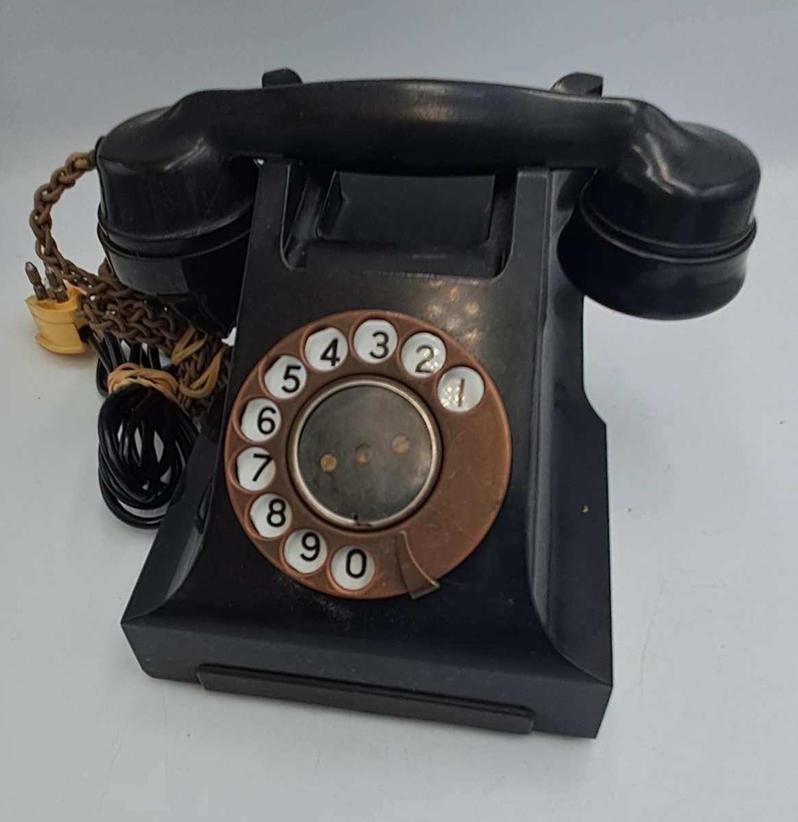 1940-1950'S Bakelite Telephone with cords and plug