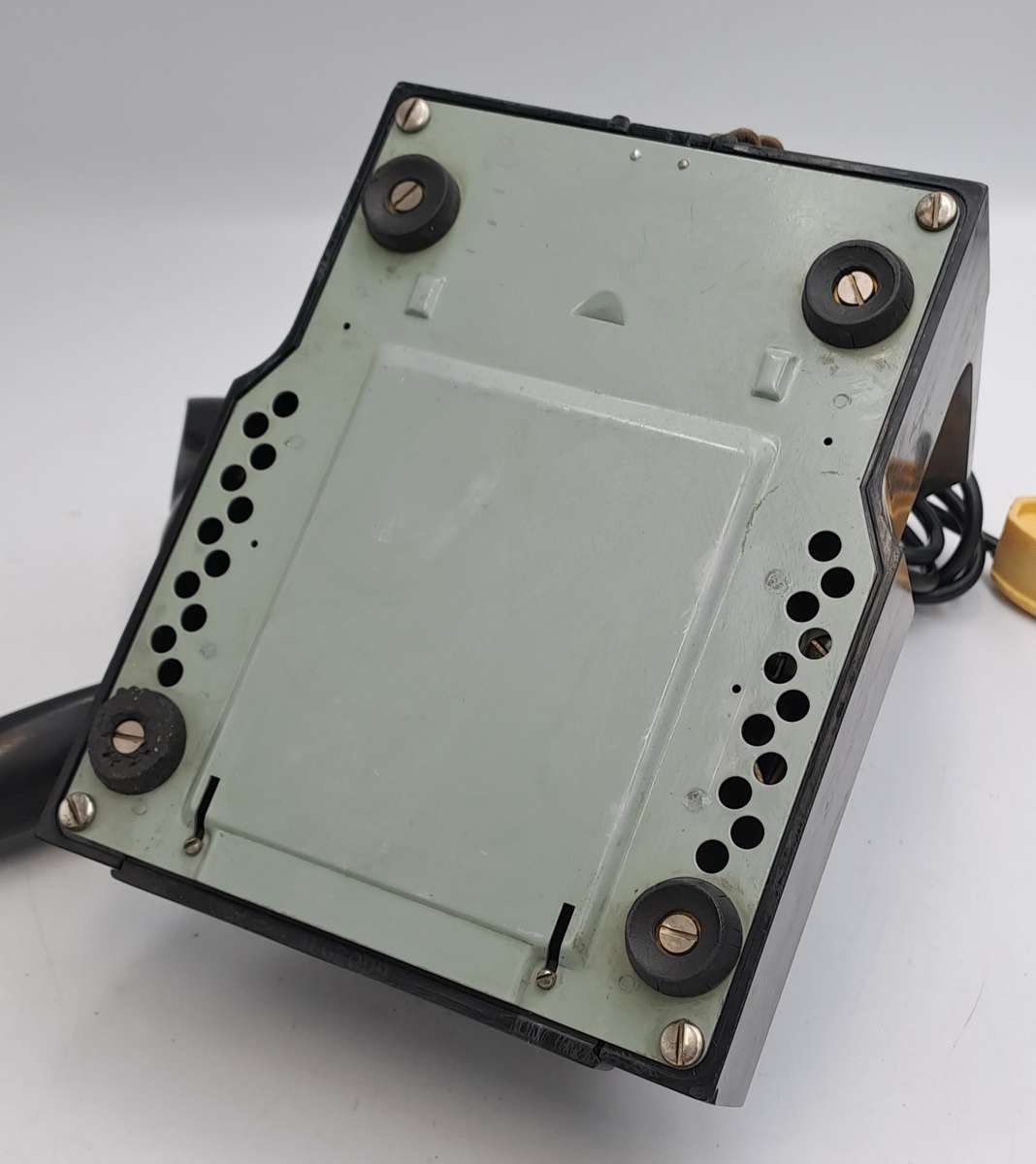 1940-1950'S Bakelite Telephone with cords and plug