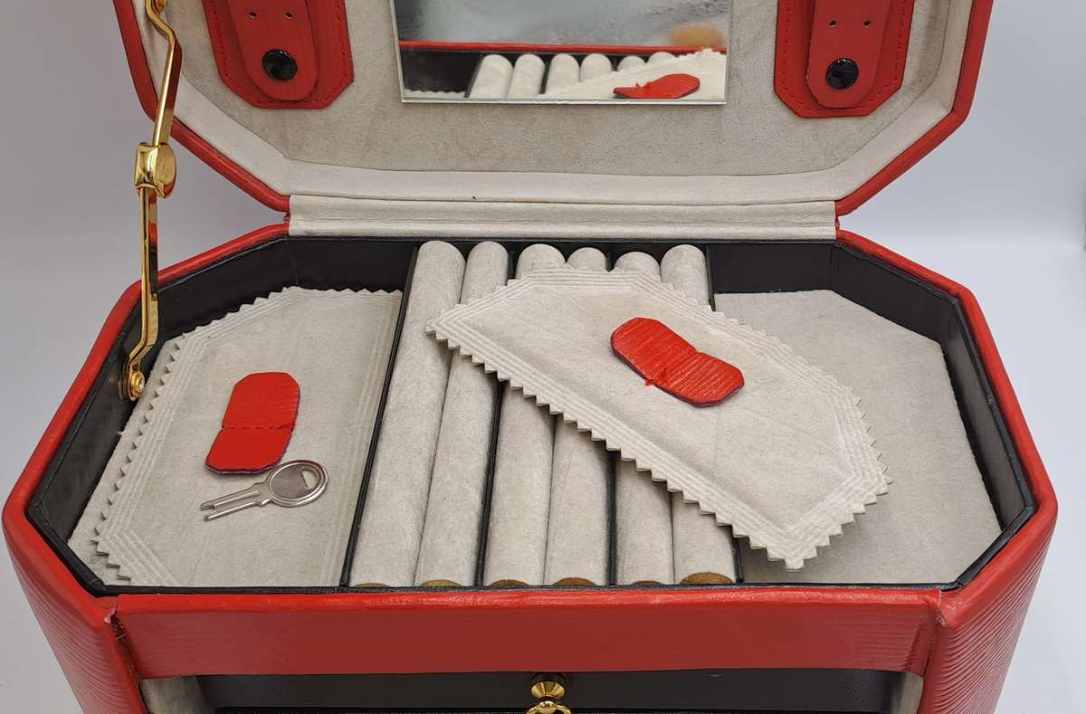 Portable Genuine Leather Jewelry box with Key -3 Draws