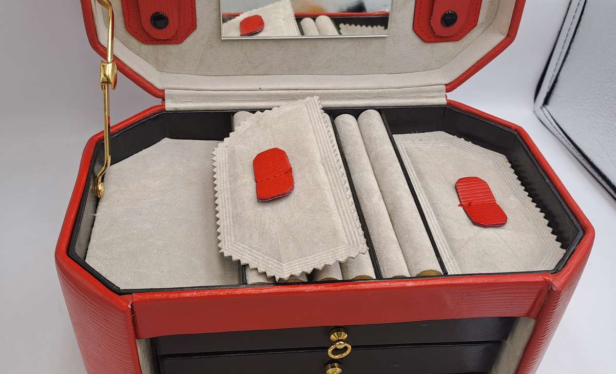 Portable Genuine Leather Jewelry box with Key -3 Draws