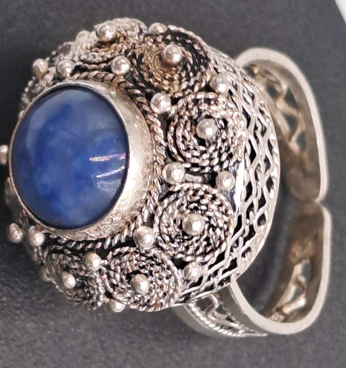 Pre-owned Sterling Silver ring with Lapis Lazuli Gemstone -