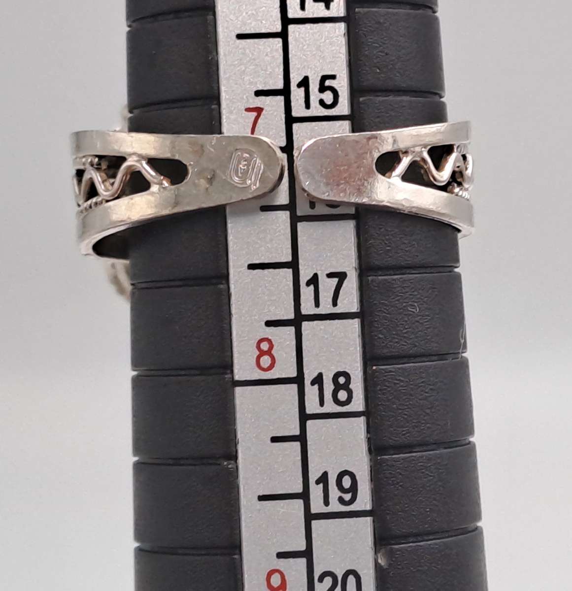 Pre-owned Sterling Silver ring with Lapis Lazuli Gemstone -