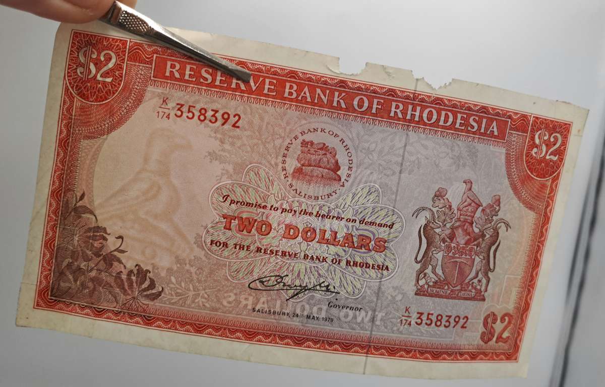 1979 Rhodesia 2 Dollars Bank Note -Bird watermark