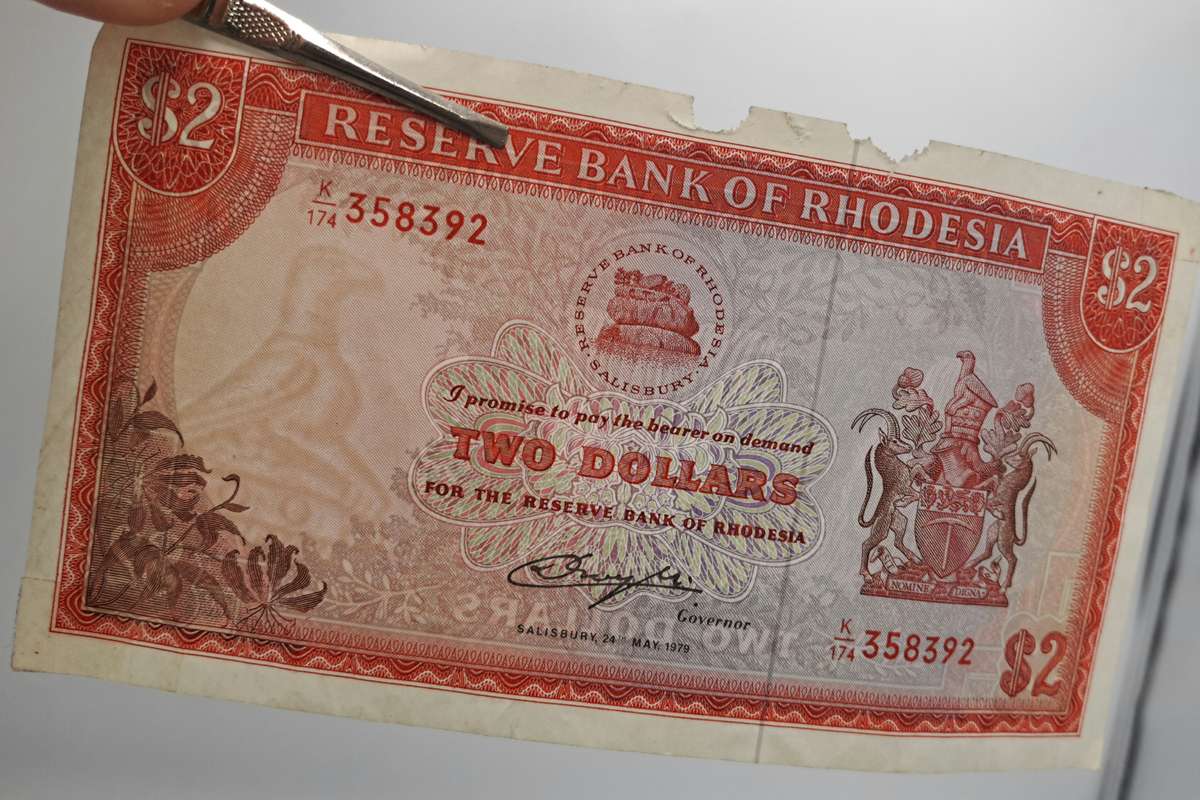 1979 Rhodesia 2 Dollars Bank Note -Bird watermark