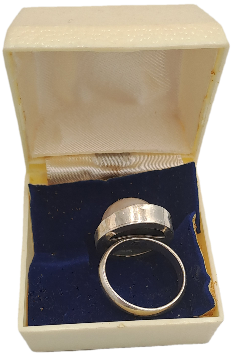 Pre-owned Sterling Silver Pearl ring