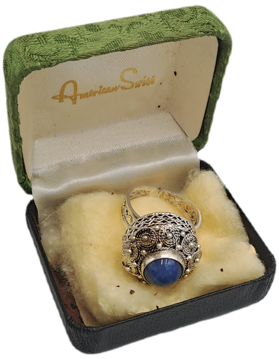 Pre-owned Sterling Silver ring with Lapis Lazuli Gemstone -