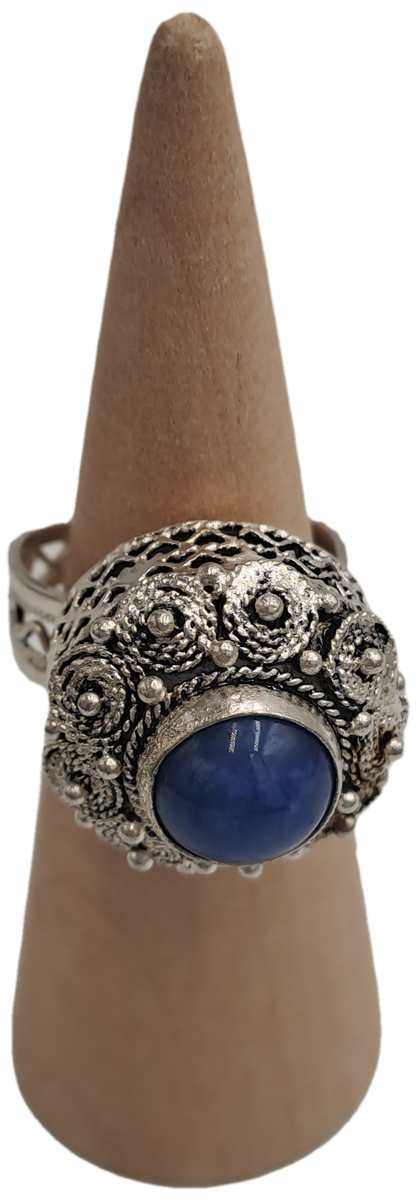 Pre-owned Sterling Silver ring with Lapis Lazuli Gemstone -