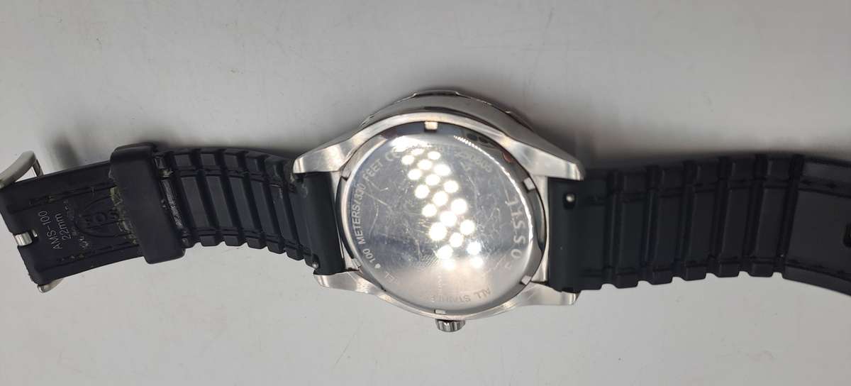 Pre-Owned Men's Quartz Fossil Watch with 22mm rubber band -Working -Cosmetic wear