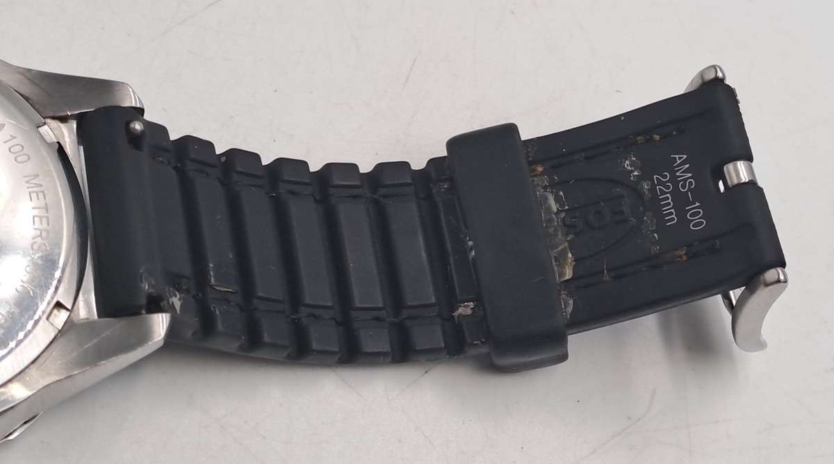 Pre-Owned Men's Quartz Fossil Watch with 22mm rubber band -Working -Cosmetic wear